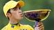 Alberto Contador küsst im Gelben Trikot die Trophäe der Tour de France 2007 (Foto: picture-alliance/epa/C. Karaba) Alberto Contador küsst im Gelben Trikot die Trophäe der Tour de France 2007 (Foto: picture-alliance/epa/C. Karaba)