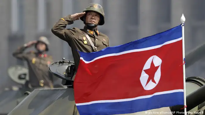 Nordkorea Flagge in Pjöngjang