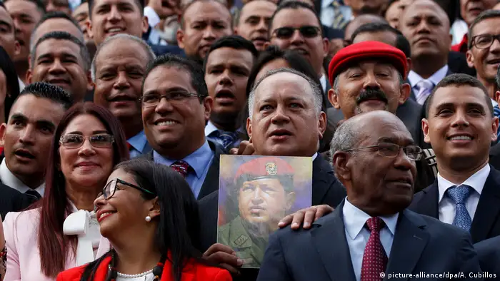 Venezuela Führende sozialistische Politiker Diosdado Cabello in Caracas (picture-alliance/dpa/A. Cubillos)