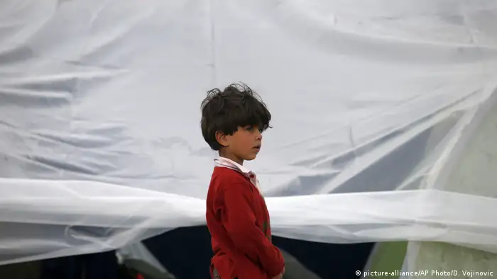 Griechenland Flüchtlinge (picture-alliance/AP Photo/D. Vojinovic)