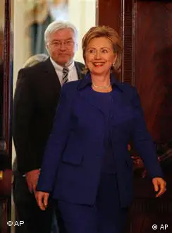 美国新国务卿施泰因迈尔与希拉里·克林顿会晤时合影