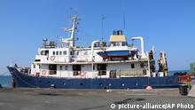حملة في تونس لمنع رسو سفينة على متنها يمينيون أوروبيون
