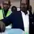 Kenia Wahlen Präsidentschaftskandiadt Raila Odinga bei Stimmabgabe