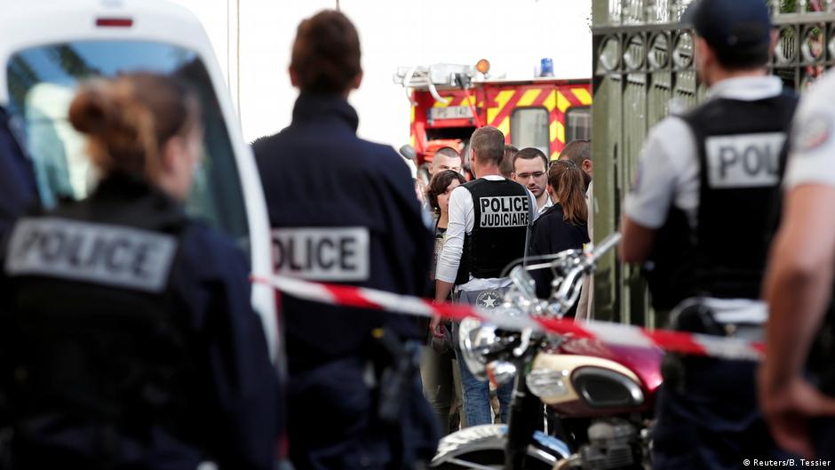 Suspect arrested after car slams into soldiers near Paris