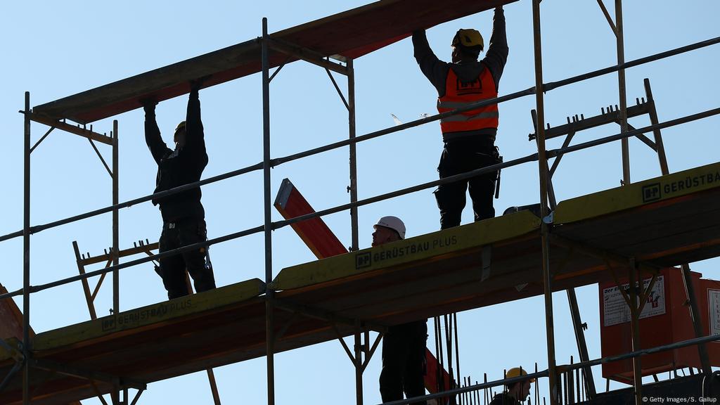 Germany cracks down as illegal worker figures spike | Business| Economy and  finance news from a German perspective | DW | 01.02.2018