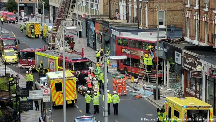 Großbritannien Busunglück in London