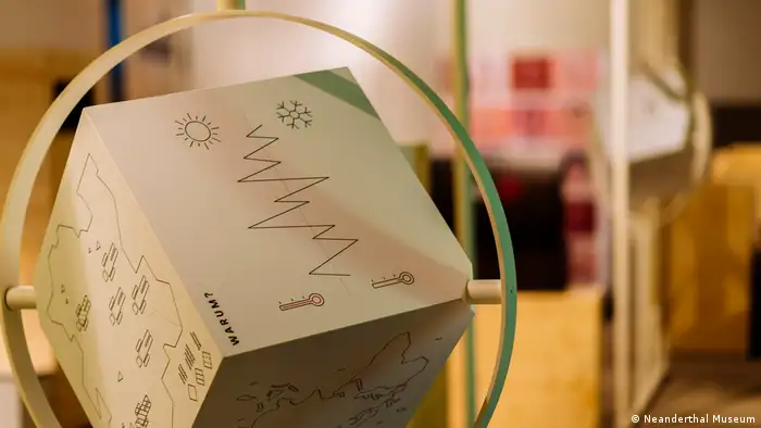 Information cubes inform visitors about the reasons for migration. (Neanderthal Museum)