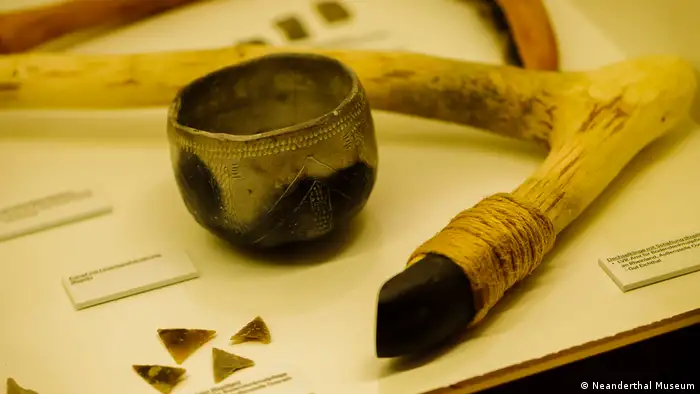 A wedge and a metal vessel show that different population groups interacted with each other. (Neanderthal Museum)