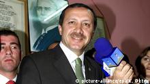 03.11.2002
Pro-islamist Justice and Development Party (AKP) leader Recep Tayyip Erdogan casts his vote in Istanbul, 03 November 2002. Turkey goes to the polls Sunday in general elections expected to spell defeat for the outgoing coalition of Prime Minister Bulent Ecevit. dpa |