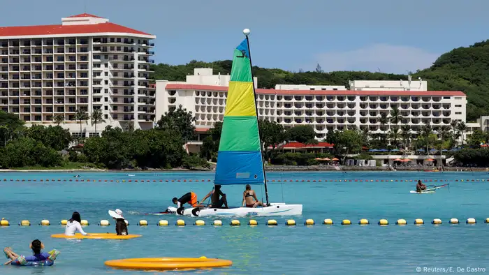 Überfüllt sind die Strände nicht, heißt es auf der Insel, obwohl pro Jahr mehr als eine Million Urlauber Guam besuchen. Besonders bei Tauchern ist das Meer wegen seiner Korallenriffe beliebt. Der Tourismus gewinnt an Bedeutung; seit den 1980er-Jahren entwickelte er sich vor allem durch Investitionen aus Südkorea und Japan. Die beiden Länder sind nur wenige Flugstunden entfernt.