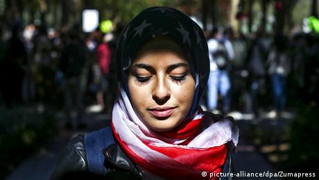 Жените в Иран са задължени да носят забрадки Но пише