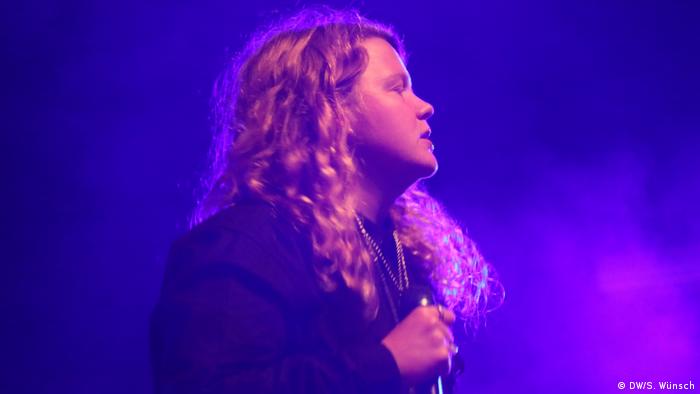 Haldern Pop Festival 2017: Kate Tempest auf der Bühne (DW/S. Wünsch)