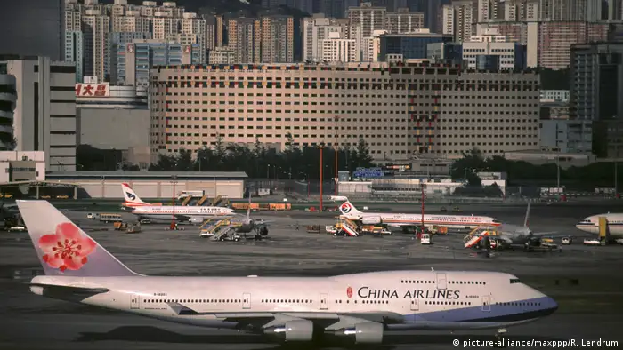 China Hongkong Flughafen Kai Tak (picture-alliance/maxppp/R. Lendrum)