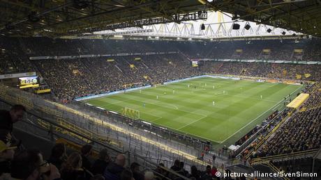Fußballstadien in Deutschland- Signal Iduna Park in Dortmund (picture-alliance/SvenSimon)