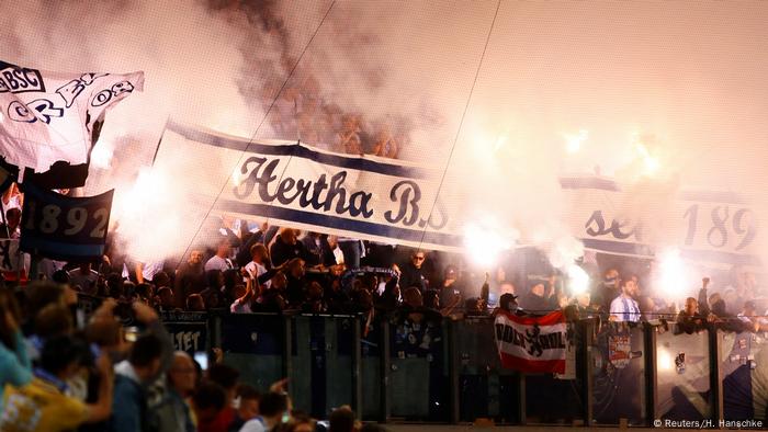 Pyro Skandal Beim Hertha Spiel In Rostock Sport Dw 14 08 2017