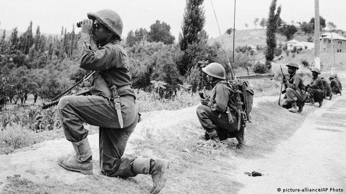 Indien Pakistan Soldaten Kashmir (picture-alliance/AP Photo) Indien Pakistan Soldaten Kashmir (picture-alliance/AP Photo)