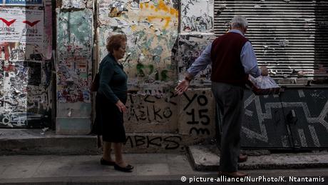 Много пенсионери в Гърция оцеляват с половината от предишните си