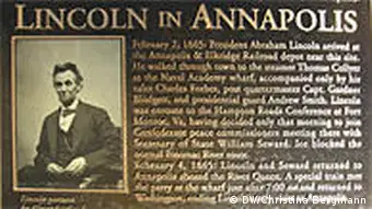 Gedenkplakette, die an Lincolns Reise durch Annapolis am 2. und 4. Februar erinnert, am 8.2.09 eingeweiht