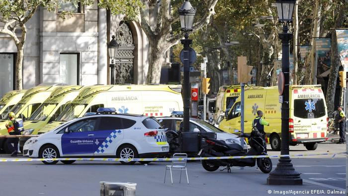 Spanien Barcelona Lieferwagen fährt in Menschenmenge (Imago/Agencia EFE/A. Dalmau)