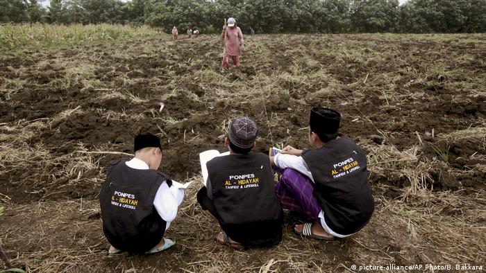 Indonesien Schule für Söhne von Terroristen (picture-alliance/AP Photo/B. Bakkara)