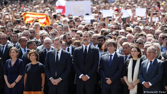 Spanien Schweigeminute nach Terroranschlag in Barcelona (Reuters/S. Perez)