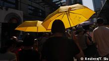 20.08.2017 +++ Demonstrators hold yellow umbrellas, the symbol of the Occupy Central movement, in protest of the jailing of student leaders Joshua Wong, Nathan Law and Alex Chow who were imprisoned for their participation of the 2014 pro-democracy Umbrella Movement, in Hong Kong China August 20, 2017. REUTERS/Tyrone Si