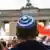 Участники акции против антисемитизма в Берлине