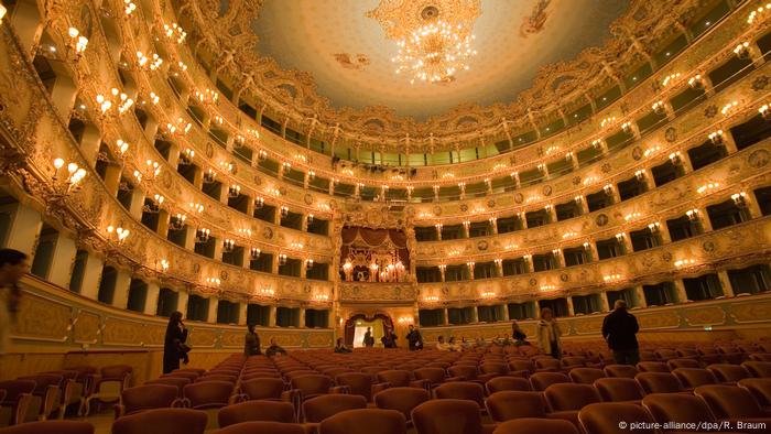 Italien Theater La Fenice in Venedig nach dem Brand vor 20 Jahren (picture-alliance/dpa/R. Braum)