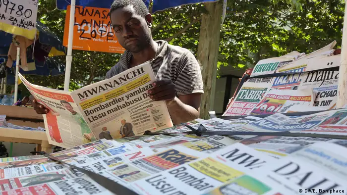 Tansania Daressalam - Alle Zeitungen und Zeitschriften in Tansania müssen neu registriert werden (DW/E. Boniphace)