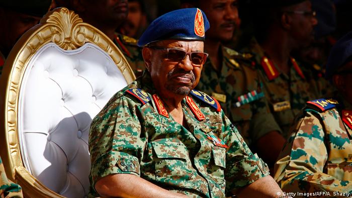 Bildergalerie langjährige Herrscher Omar al-Bashir (Getty Images/AFP/A. Shazly)