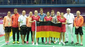 Ole Schröder mit der deutschen Badminton-Mannschaft bei der Universiade in Taipeh(Foto: Deutsches Institut Taipeh)