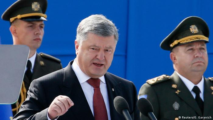 Президент України Петро Порошенко та міністр оборони Степан Полторак