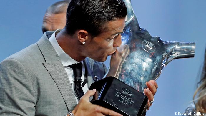 UEFA Europas Spieler des Jahres Cristiano Ronaldo (Reuters/E. Gaillard)