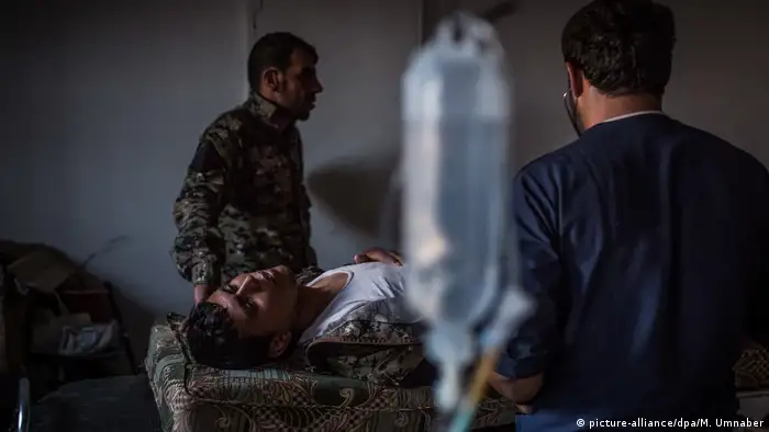 5. Bildergalerie Syrien Kriegsreportage aus der Todesfalle Rakka (picture-alliance/dpa/M. Umnaber)