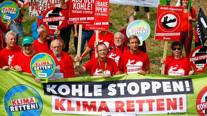 Deutschland | Proteste gegen den Abbau von Braunkohle (REUTERS/T. Schmuelgen)