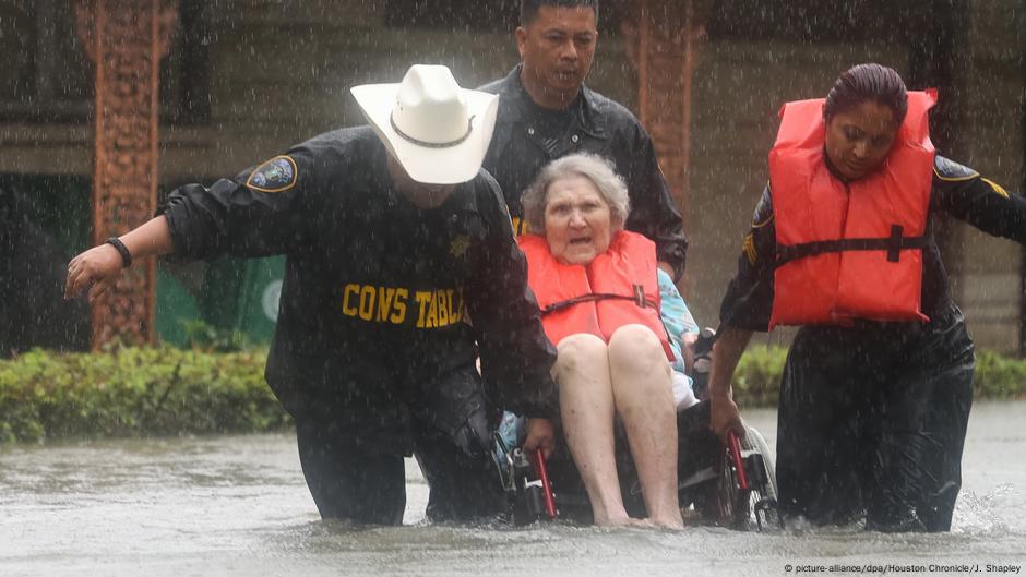Houston floods: Evacuation order as Harvey rages on – DW – 08/30/2017
