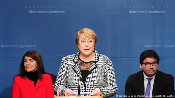 Chile Santiago de Chile - Michele Bachelet will Homo-Ehe legalisieren (picture-alliance/dpa/Agencio Uno/S. B. Gaete)