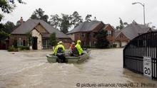Harvey se fortalece de nuevo frente a Texas, donde deja lluvias mortales