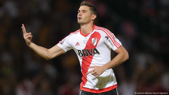 El Argentino Del River Plate Lucas Alario Ficha Por El Bayer Leverkusen Aprender Alemán Con Dw 