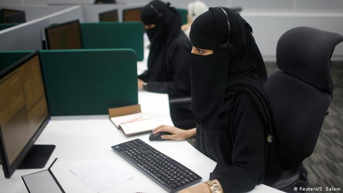 Saudi-Arabien- Frauen arbeiten für Call Center in Mekka