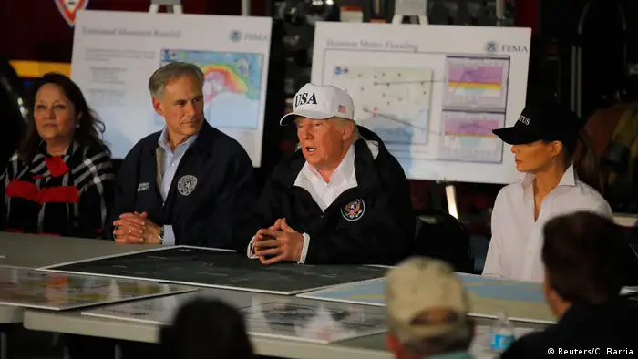 USA Tropensturm Harvey- Präsident Trump kommt in Texas an (Reuters/C. Barria)