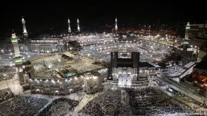 Saudi Arabien | Muslimische Gläubige beten in der Pilgerstätte Mekka