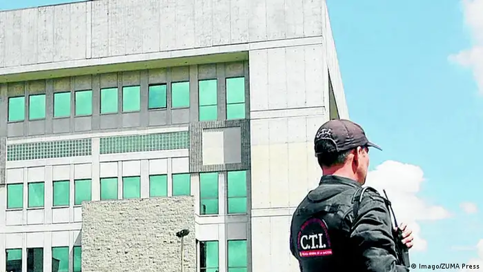 La Corte Suprema de Justicia pidió a la Fiscalía y a una comisión de la Cámara investigar a dos de sus expresidentes acusados por un senador de haber exigido pagos a cambio de no abrir una investigación en su contra. 30.08.2017