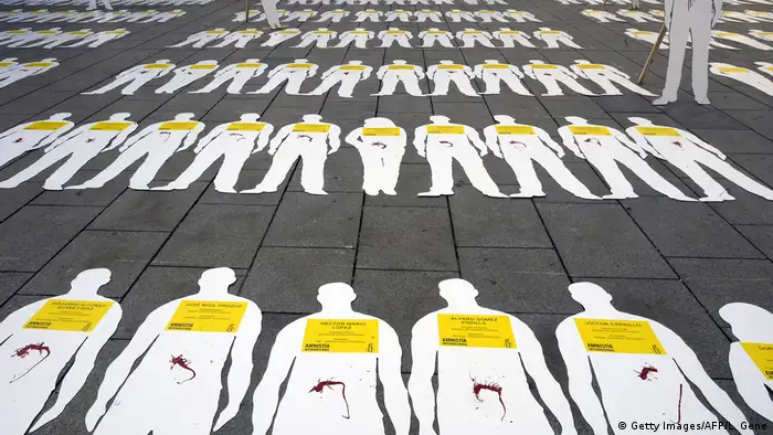 Un total de 46 defensores de derechos humanos fueron asesinados en el primer trimestre de este año, 26 más que en el mismo periodo de 2017, según informe del programa privado Somos Defensores. Se mantiene la tendencia identificada desde 2015 del incremento de acciones contra la vida e integridad de los líderes sociales, manifiesta en homicidios y atentados. (26.04.2018).