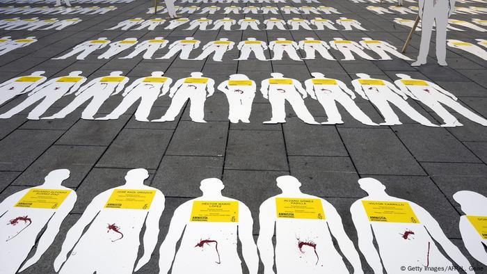 Acción de protesta de Amnistía Internacional en la que alude a los desaparecidos durante el conflicto colombiano. 