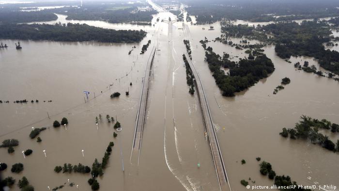 Шторм Харві - погода в США - Траса 69 стала підводною