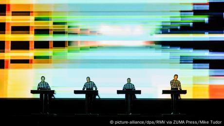 Musik-Band Kraftwerk live (picture-alliance/dpa/RMV via ZUMA Press/Mike Tudor)