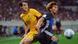 Beim WM-Qualifikationsspiel zwischen Japan und Australien kämpfen Japans Takashi Inui und Australien Robbie Kruse um den Ball. Beim WM-Qualifikationsspiel zwischen Japan und Australien kämpfen Japans Takashi Inui und Australien Robbie Kruse um den Ball.