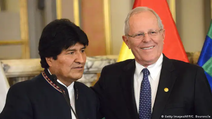 Peru Lima - Evo Morales und Pedro Pablo Kuczynski (Getty Images/AFP/C. Bouroncle)