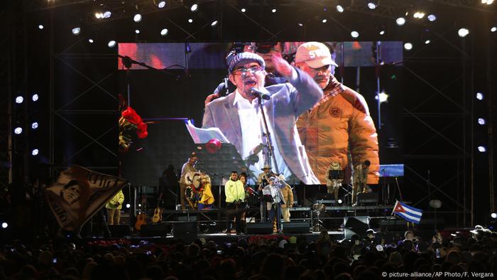 Kolumbien Bogota - FARC Anführer Rodrigo Londono (Timoschenko) hält Rede (picture-alliance/AP Photo/F. Vergara)